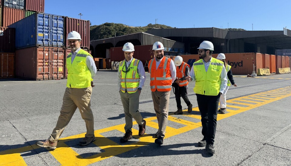 La nueva autoridad regional durante su visita por las instalaciones portuarias.