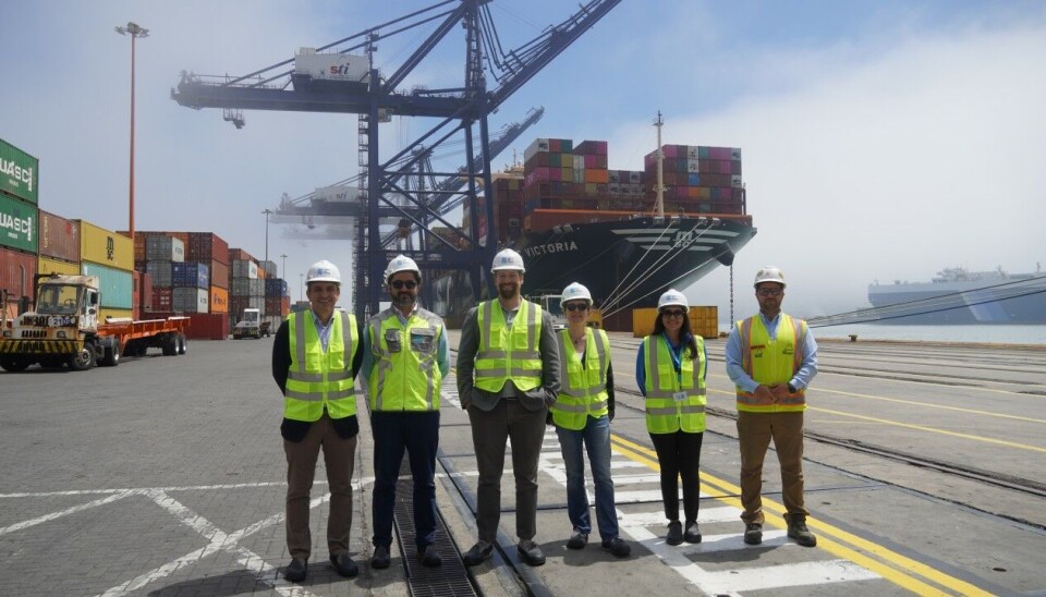 Integrantes de la delegación en su visita al terminal portuario.