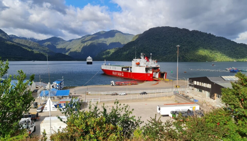 Vista de la labor portuaria del terminal en Chacabuco.