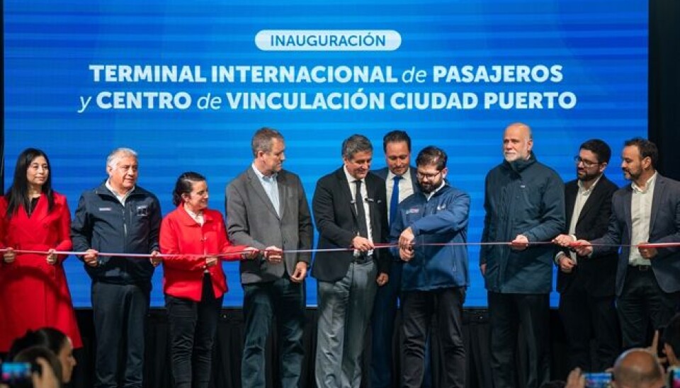 El presidente de la República en el tradicional corte de cinta.