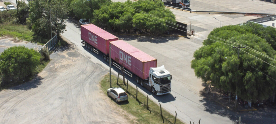 Primer camión bitren de 30,25 metros de largo fue habilitado para circular por Buenos Aires