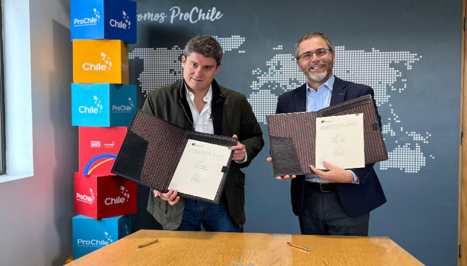 Patricio Rojas e Ignacio Fernández tras la firma del acuerdo.