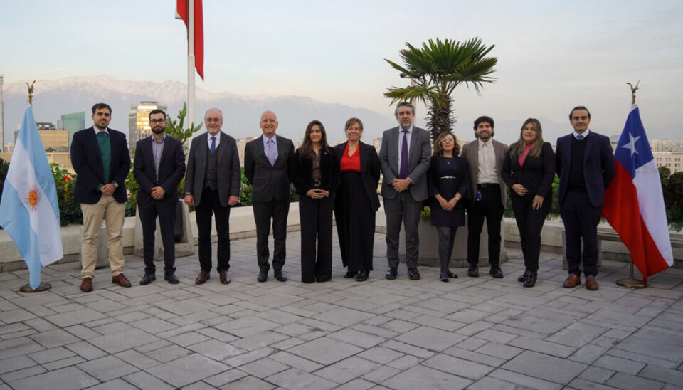 Integrantes de la comisión bilateral tras la reunión en la ciudad de Santiago.