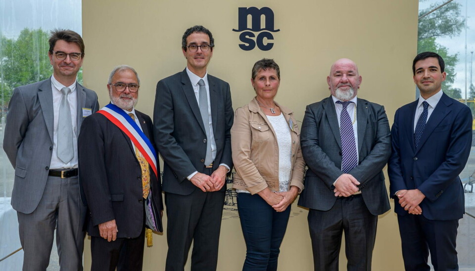 Ejecutivos y autoridades tras la inauguración del nuevo terminal.