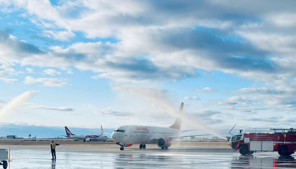 El último vuelo fue homenajeado con una ceremonia en el aeropuerto.
