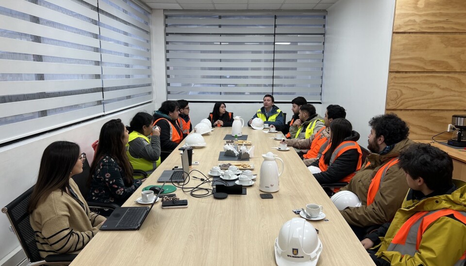 Estudiantes en su visita a las instalaciones portuarias en Talcahuano.