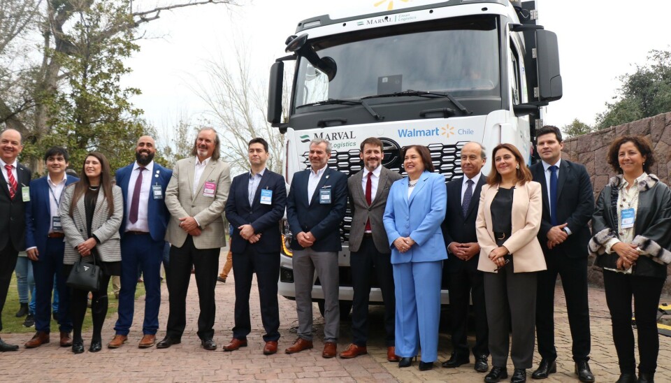 Autoridades presentes en la ceremonia de certificación.