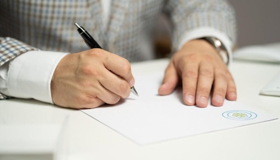 La burocracia y excesivas firmas entrampaban los procesos de aprobación.