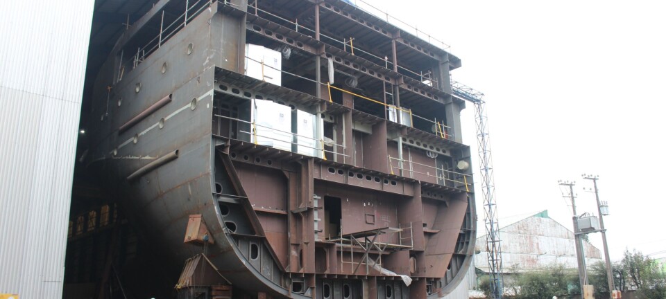 ASENAV ejecuta compleja maniobra logística para traslado de proa del crucero Magellan Discoverer