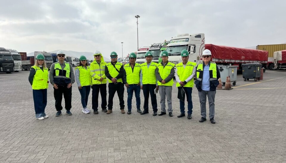 Participantes del seminario en su visita a las instalaciones del Puerto de Arica