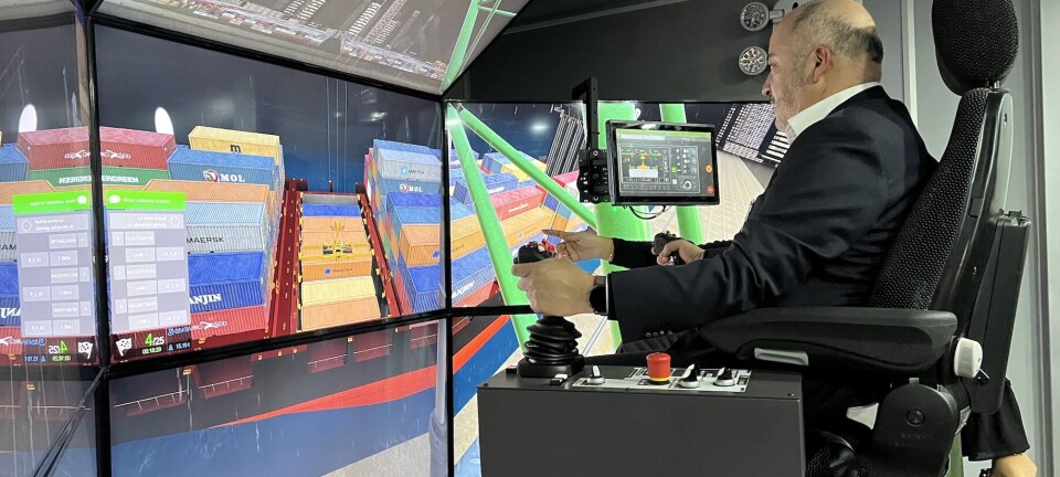 Subsecretario de Transportes visita Puerto de San Vicente y conoce simulador más moderno de Chile