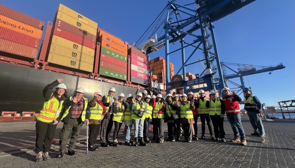 Dirigentes sociales en su visita a las instalaciones del terminal portuario.