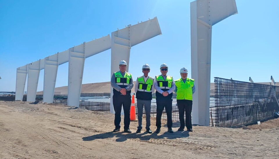 Autoridades y ejecutivos de terminal tras la revisión de avances de la obra.