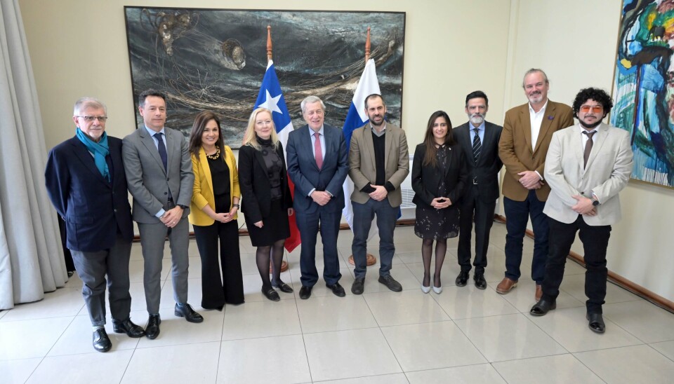 Autoridades tras la aprobación de la alianza con VTT de Finlandia.
