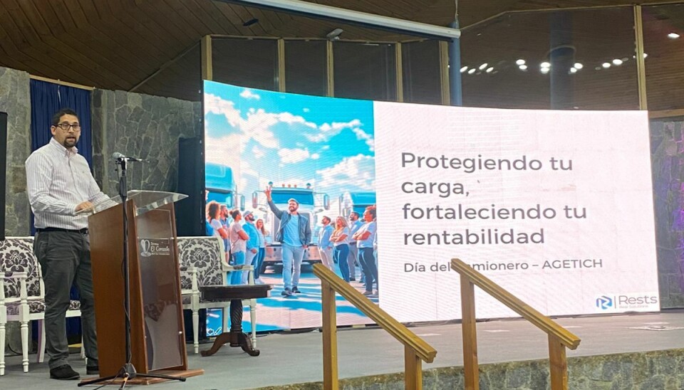 Ejecutivos de la compañía durante su presentación en el encuentro.