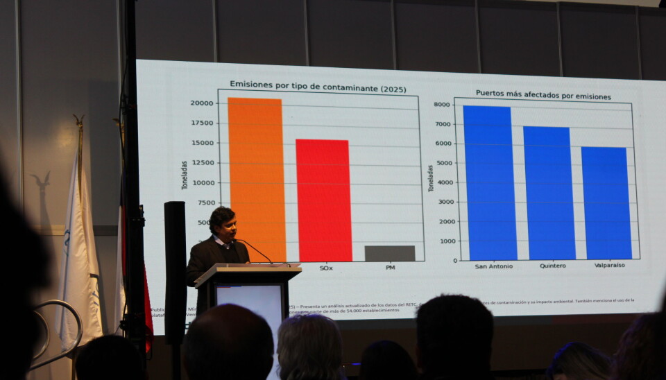 Diego Alarcón de Indra Group durante su exposición en Enloce 2025.